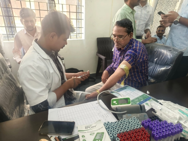 ಗಂಗಾವತಿ : ಕಾಲೇಜು ಸಿಬ್ಬಂದಿಗೆ ಆರೋಗ್ಯ ಉಚಿತ ತಪಾಸಣಾ ಶಿಬಿರ ಗಂಗಾವತಿ : ಕಾಲೇಜು ಸಿಬ್ಬಂದಿಗೆ ಆರೋಗ್ಯ ಉಚಿತ ತಪಾಸಣಾ ಶಿಬಿರ