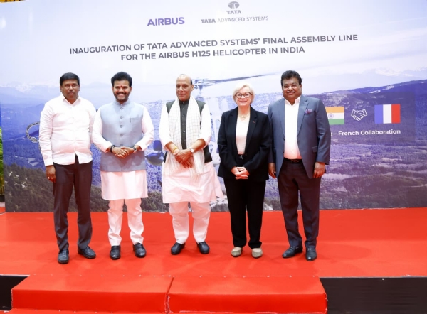 ಕೋಲಾರ ತಾಲ್ಲೂಕಿನ ವೇಮಗಲ್ ಕೈಗಾರಿಕಾ ಪ್ರಾಂಗಣದಲ್ಲಿ ಆರಂಭವಾದ ದೇಶದ ಮೊದಲ ಖಾಸಗಿ ಹೆಲಿಕಾಪ್ಟರ್ ಜೋಡಣಾ ಘಟಕದ ಉದ್ಘಾಟನೆಯಲ್ಲಿ ಕೇಂದ್ರ ರಕ್ಷಣಾ ಸಚಿವ ರಾಜನಾಥ್ ಸಿಂಗ್, ಕರ್ನಾಟಕ ಕೈಗಾರಿಕಾ ಸಚಿವ ಎಂ.ಬಿ.ಪಾಟಿಲ್ ಭಾಗಿಯಾಗಿದ್ದರು.