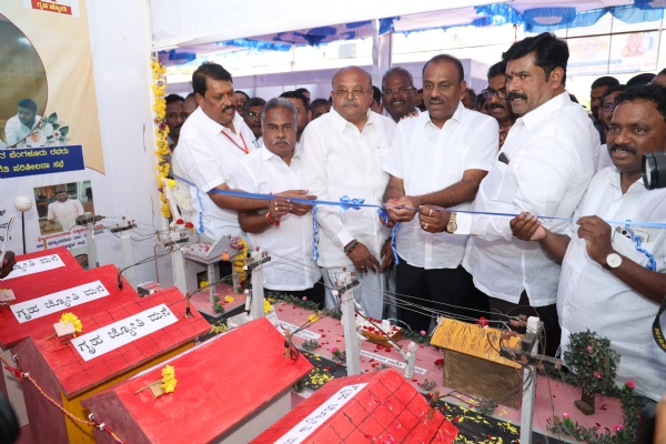 ಗ್ಯಾರಂಟಿಗಳಿಂದ ತಾಯಂದಿರು ಸ್ವಾಭಿಮಾನದಿಂದ ಬದುಕುತ್ತಿದ್ದಾರೆ- ಶಿವರಾಜ ಎಸ್. ತಂಗಡಗಿ ಗ್ಯಾರಂಟಿಗಳಿಂದ ತಾಯಂದಿರು ಸ್ವಾಭಿಮಾನದಿಂದ ಬದುಕುತ್ತಿದ್ದಾರೆ- ಶಿವರಾಜ ಎಸ್. ತಂಗಡಗಿ