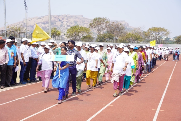 ಸರ್ಕಾರಿ ನೌಕರರ ಪ್ರಾಮಾಣಿಕತೆಯಿಂದ ಸರ್ಕಾರಕ್ಕೆ ಗೌರವ : ಶಾಸಕ ನಾರಾ ಭರತರೆಡ್ಡಿ ಸರ್ಕಾರಿ ನೌಕರರ ಪ್ರಾಮಾಣಿಕತೆಯಿಂದ ಸರ್ಕಾರಕ್ಕೆ ಗೌರವ : ಶಾಸಕ ನಾರಾ ಭರತರೆಡ್ಡಿ