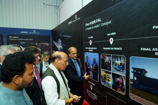 ಕೋಲಾರ ತಾಲ್ಲೂಕಿನ ವೇಮಗಲ್ ಕೈಗಾರಿಕಾ ಪ್ರಾಂಗಣದಲ್ಲಿ ದೇಶದ ಮೊದಲ ಖಾಸಗಿ ಹೆಲಿಕಾಪ್ಟರ್ ಉತ್ಪಾದನಾ ಘಟಕವನ್ನು ರಕ್ಷಣಾ ಸಚಿವ ರಾಜನಾಥ್‌ಸಿಂಗ್ ಲೋಕಾರ್ಪಣೆ ಮಾಡಿದರು.