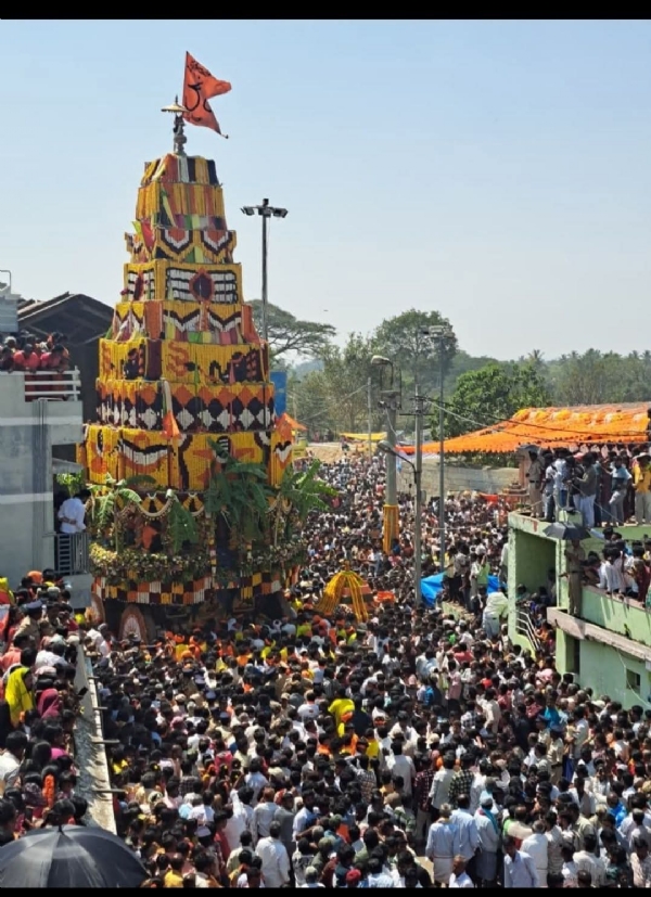 ಕೋಲಾರ ಜಿಲ್ಲೆಯ ಮುಳಬಾಗಿಲು ತಾಲ್ಲೂಕಿನ ಆವನಿ ರಾಮಲಿಂಗೇಶ್ವರ ಬ್ರಹ್ಮರಥೋತ್ಸವ ಸಂಭ್ರಮದಿ0ದ ನಡೆಯಿತು. ಕೋಲಾರ ಜಿಲ್ಲೆಯ ಮುಳಬಾಗಿಲು ತಾಲ್ಲೂಕಿನ ಆವನಿ ರಾಮಲಿಂಗೇಶ್ವರ ಬ್ರಹ್ಮರಥೋತ್ಸವ ಸಂಭ್ರಮದಿ0ದ ನಡೆಯಿತು.