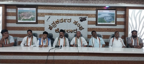 ಸವಿತಾ ಸಮಾಜದ ಅಭಿವೃದ್ಧಿ ನಿಗಮದಿಂದ ಸಿಗುವ ಸೌಲಭ್ಯಗಳ ಬಗ್ಗೆ ಅರಿವು ಹಾಗೂ ಜಾಗೃತಿ ಮೂಡಿಸಲು ಗ್ರಾಮೀಣ ಪ್ರದೇಶದ ಕ್ಷೌರಿಕ ಮನೆ ವಾಸ್ತವ್ಯ ಕಾರ್ಯಕ್ರಮವನ್ನು ಹಮ್ಮಿಕೊಳ್ಳಲಾಗಿದೆ