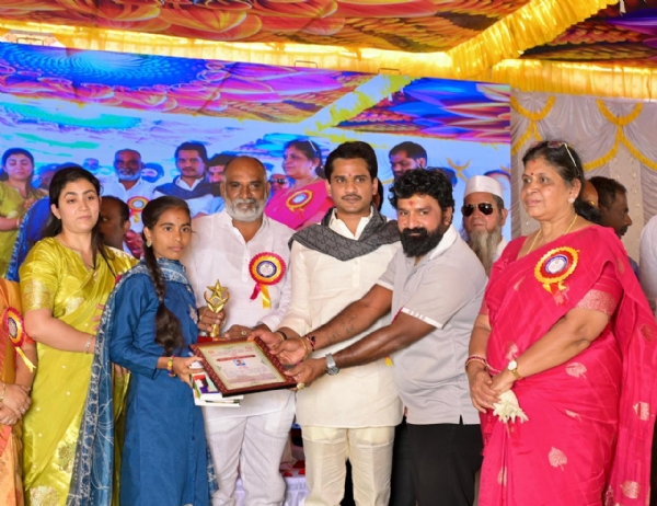 ಸೋಶಿಯಲ್ ಮೀಡಿಯಾಕ್ಕೆ ನಿಮ್ಮ ಸುಂದರ ಭವಿಷ್ಯವನ್ನು ಬಲಿಕೊಡಬೇಡಿ ; ಶಾಸಕ ನಾರಾ ಭರತರೆಡ್ಡಿ ಸೋಶಿಯಲ್ ಮೀಡಿಯಾಕ್ಕೆ ನಿಮ್ಮ ಸುಂದರ ಭವಿಷ್ಯವನ್ನು ಬಲಿಕೊಡಬೇಡಿ ; ಶಾಸಕ ನಾರಾ ಭರತರೆಡ್ಡಿ