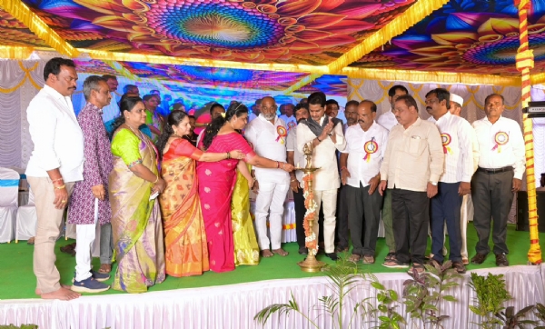 ಸೋಶಿಯಲ್ ಮೀಡಿಯಾಕ್ಕೆ ನಿಮ್ಮ ಸುಂದರ ಭವಿಷ್ಯವನ್ನು ಬಲಿಕೊಡಬೇಡಿ ; ಶಾಸಕ ನಾರಾ ಭರತರೆಡ್ಡಿ ಸೋಶಿಯಲ್ ಮೀಡಿಯಾಕ್ಕೆ ನಿಮ್ಮ ಸುಂದರ ಭವಿಷ್ಯವನ್ನು ಬಲಿಕೊಡಬೇಡಿ ; ಶಾಸಕ ನಾರಾ ಭರತರೆಡ್ಡಿ