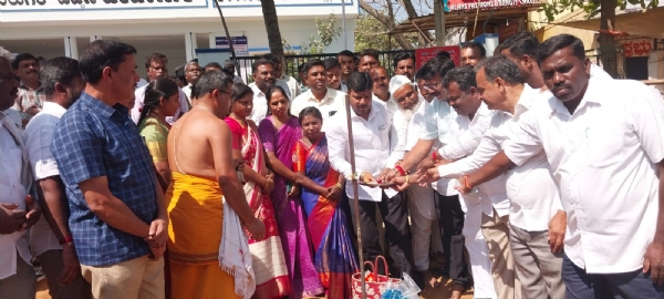 ಕೋಲಾರ ತಾಲ್ಲೂಕಿನ ವೇಮಗಲ್ ಕುರಗಲ್ ಪಟ್ಟಣ ಪಂಚಾಯಿತಿ ವ್ಯಾಪ್ತಿಯಲ್ಲಿ ವಿವಿಧ ಅಭಿವೃದ್ಧಿ ಕಾರ್ಯಕ್ರಮಗಳಿಗೆ ಶಾಸಕ ಕೊತ್ತೂರು ಮಂಜುನಾತ್ ಗುದ್ದಲಿ ಪೂಜೆ ನೆರವೇರಿಸಿದರು.