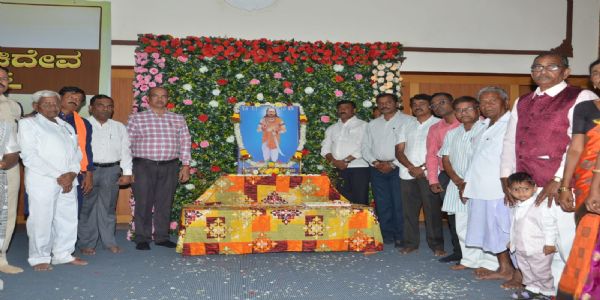 ಮಡಿವಾಳ ಮಾಚಿದೇವರ ತತ್ವಾದರ್ಶಗಳನ್ನು ಜೀವನದಲ್ಲಿ ಅಳವಡಿಸಿಕೊಳ್ಳಿ : ಡಿಸಿ