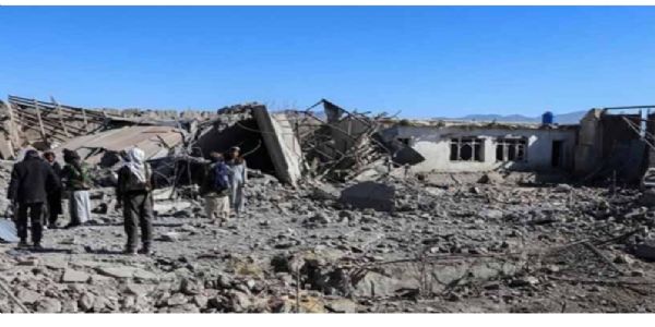 ಅಫ್ಘಾನಿಸ್ತಾನ ಗಡಿಯಲ್ಲಿ ವಾಯುದಾಳಿ ; 70 ಭಯೋತ್ಪಾದಕರ ಹತ್ಯೆ : ಪಾಕ್