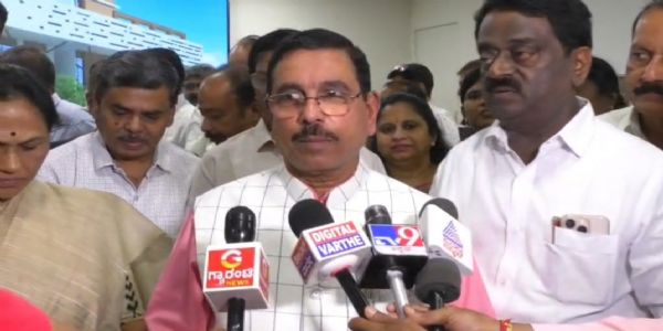 ಕಾಂಗ್ರೆಸ್ ದೇಶದ ಕ್ಷಮೆ ಕೇಳಬೇಕು: ಕೇಂದ್ರ ಸಚಿವ ಪ್ರಹ್ಲಾದ ಜೋಶಿ ಆಗ್ರಹ