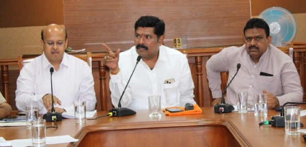 Work is carried out without causing problems to farmers. Work is carried out without causing problems to farmers.