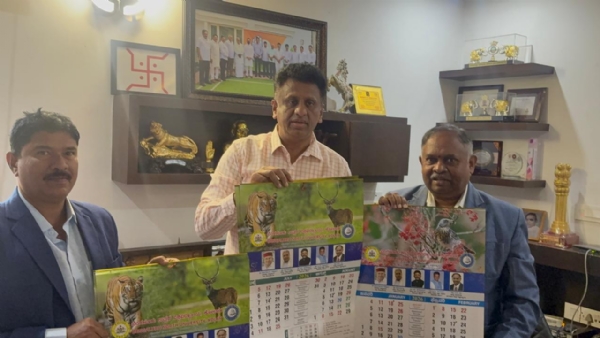 ಬೆಂಗಳೂರು ಉತ್ತರ ವಿವಿಯ ೨೦೨೬ ನೇ ವರ್ಷದ ಕ್ಯಾಲೆಂಡರಗಳನ್ನು ಉನ್ನತ ಶಿಕ್ಷಣ ಸಚಿವ ಡಾ.ಎಂ.ಸಿ. ಸುಧಾಕರ್, ಕುಲಪತಿ ಪ್ರೊ ಬಿ.ಕೆ.ರವಿ, ಕುಲಸಚಿವರಾದ ಸಿ.ಎನ್.ಶ್ರೀಧರ್ ಬಿಡುಗಡೆ ಮಾಡಿದರು.