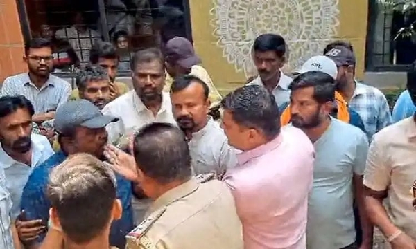 ABVP activists riot, 20 people detained - SP visits