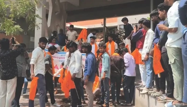 ABVP activists riot, 20 people detained - SP visits