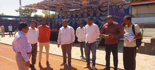 ಕೋಲಾರದಲ್ಲಿ ನಡೆಯಲಿರುವ ಜಿಲ್ಲಾ ಸರ್ಕಾರಿ ನೌಕರರ ಕ್ರೀಡಾಕೂಟದ ಸಿದ್ದತೆಯನ್ನು ಸರ್ಕಾರಿ ನೌಕರರ ಸಂಘದ ಅಧ್ಯಕ್ಷ ಅಜಯ್ ಪರಿಶೀಲಿಸಿದರು.