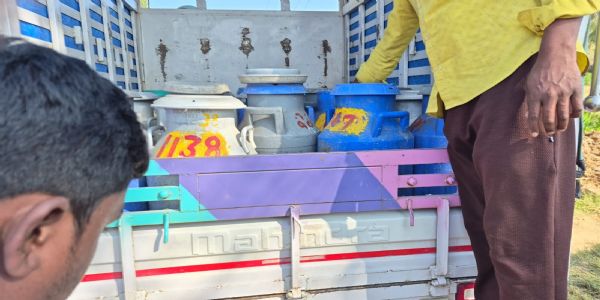 ಅಧಿಕಾರಿಗಳ ದಾಳಿ ; ಕಲಬೆರಕೆ ಹಾಲು ಪತ್ತೆ