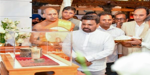 ಶ್ರೀಲಂಕಾದಲ್ಲಿ ಪವಿತ್ರ ದೇವನಿಮೋರಿ ಅವಶೇಷಗಳ ಪ್ರದರ್ಶನ