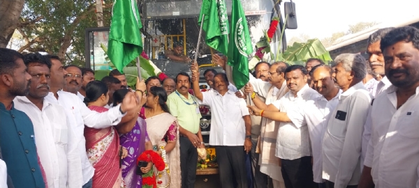 ಕೋಲಾರ ತಾಲ್ಲೂಕಿನ ವೇಮಗಲ್ ಬೆಂಗಳೂರು ನಡುವೆ ಗುರುವಾರ ನೇರ ಬಸ್ ಸಂಚಾರ ಆರಂಭವಾಯಿತು.