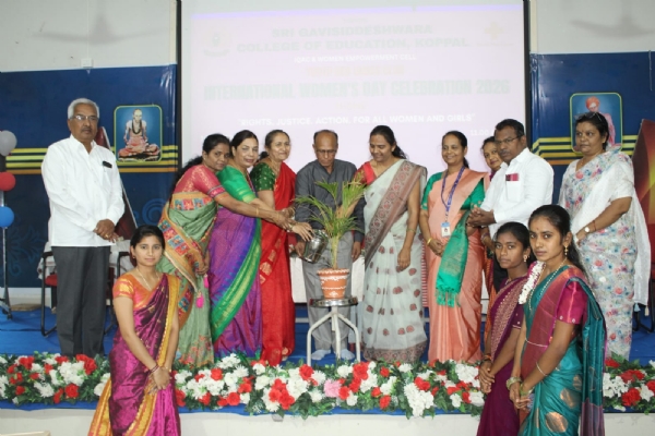 ತೊಟ್ಟಿಲ ತೂಗುವ ಕೈ ಜಗವನ್ನು ಆಳಬಹುದು