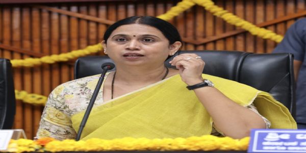 ಸ್ಮೃತಿ ಇರಾನಿ ಕಾಣುತ್ತಿಲ್ಲ : ಸಚಿವೆ ಲಕ್ಷ್ಮೀ ಹೆಬ್ಬಾಳಕರ್ ವ್ಯಂಗ್ಯ