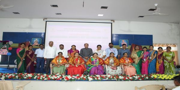 ತೊಟ್ಟಿಲ ತೂಗುವ ಕೈ ಜಗವನ್ನು ಆಳಬಹುದು:ಅನ್ನಪೂರ್ಣ