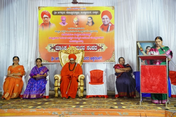 ವಿದ್ಯಾರ್ಥಿಗಳಿಗೆ ನೈತಿಕ ಪಾಠ ಬೋಧಿಸುವ ಅಗತ್ಯವಿದೆ ; ಕೊಟ್ಟೂರು ಬಸವಲಿಂಗ ಮಹಾಸ್ವಾಮಿಗಳು