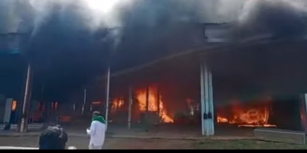 ಜಮಖಂಡಿಯಲ್ಲಿ ಫರ್ನಿಚರ್ ಅಂಗಡಿಗೆ ಬೆಂಕಿ: ಲಕ್ಷಾಂತರ ರೂ. ನಷ್ಟ