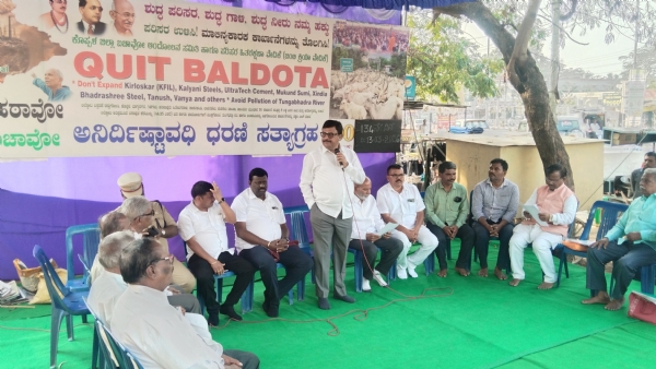 ಬಲ್ಡೋಟ ವಿರೋಧಿ ಧರಣಿಯಲ್ಲಿ  ಮಂಡಳಿ ಅಧ್ಯಕ್ಷ ನರೇಂದ್ರ ಸ್ವಾಮಿ ಮನವಿ ಸ್ವೀಕಾರ