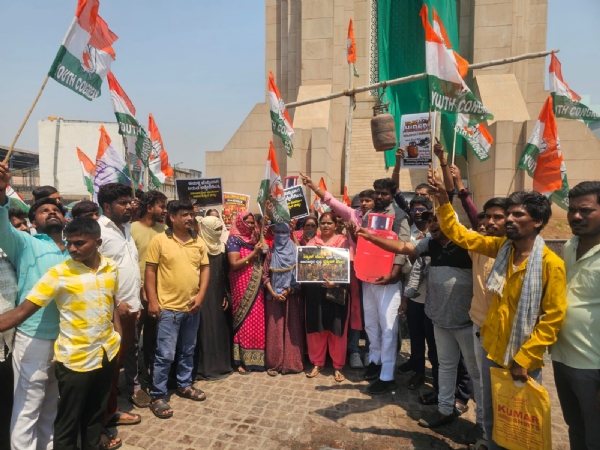 ಎಲ್ಪಿಜಿ ಸಿಲೆಂಡರ್ ಬೆಲೆ ಹೆಚ್ಚಳ, ಯುವ ಕಾಂಗ್ರೆಸ್ ಪ್ರತಿಭಟನೆ