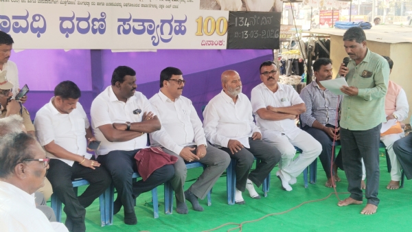 ಬಲ್ಡೋಟ ವಿರೋಧಿ ಧರಣಿಯಲ್ಲಿ  ಮಂಡಳಿ ಅಧ್ಯಕ್ಷ ನರೇಂದ್ರ ಸ್ವಾಮಿ ಮನವಿ ಸ್ವೀಕಾರ