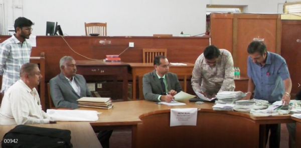 ರಾಷ್ಟಿಯ ಲೋಕ ಅದಾಲತ್ಗೆ ಕೋಲಾರ ಜಿಲ್ಲಾ ಮತ್ತು ಸೆಷನ್ಸ್ ಪ್ರದಾನ ನ್ಯಾಯಾಧೀಶರಾದ ವಿಜಯ್ ಕುಮಾರ್ ಎನ್. ಆನಂದ ಶೆಟ್ಟಿ ಚಾಲನೆ ನೀಡಿದರು. ರಾಷ್ಟಿಯ ಲೋಕ ಅದಾಲತ್ಗೆ ಕೋಲಾರ ಜಿಲ್ಲಾ ಮತ್ತು ಸೆಷನ್ಸ್ ಪ್ರದಾನ ನ್ಯಾಯಾಧೀಶರಾದ ವಿಜಯ್ ಕುಮಾರ್ ಎನ್. ಆನಂದ ಶೆಟ್ಟಿ ಚಾಲನೆ ನೀಡಿದರು.