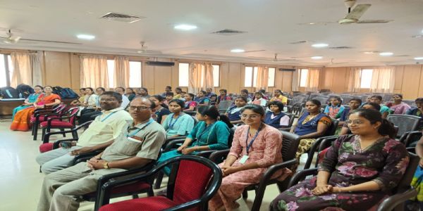 ಆರ್ವೈಎಂಇಸಿಯಿ0ದ `ಡಿಗ್ನಿಟಿ ಇನ್ ಲೇಬರ್ ಸ್ಕಾಲರ್ಶಿಫ್-26’ ವಿತರಣೆ