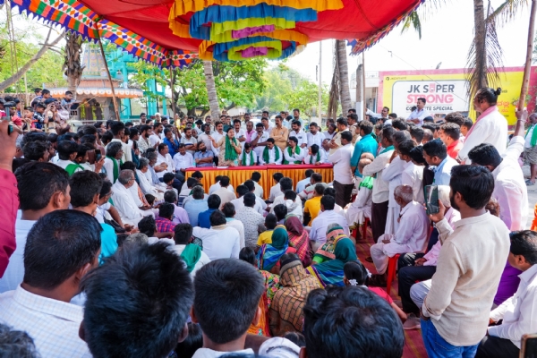 ಕೊಪ್ಪಳ : ನಿಮ್ಮ ಜತೆ ನಾವಿರುವೆವು ಎಂದ ನಾಯಕರು