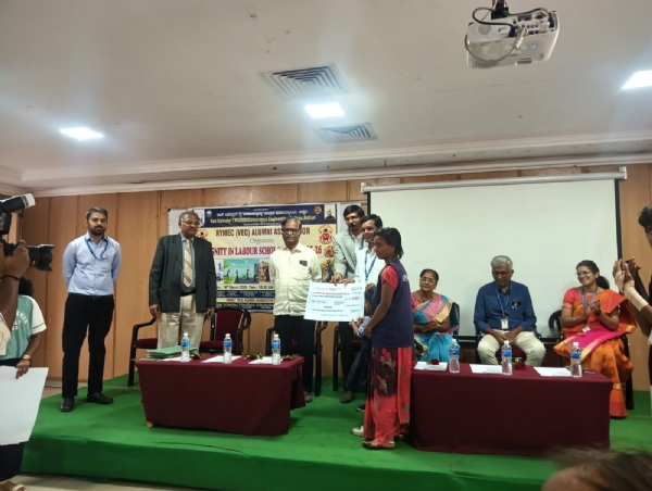 ಆರ್ವೈಎಂಇಸಿಯಿ0ದ  `ಡಿಗ್ನಿಟಿ ಇನ್ ಲೇಬರ್ ಸ್ಕಾಲರ್ಶಿಫ್-26’ ವಿತರಣೆ