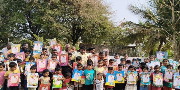 ವಿದ್ಯಾರ್ಥಿಗಳಿಗೆ ಪರೀಕ್ಷಾ ಪರಿಕರ ವಿತರಿಸಿ ಶಾಸಕ ಎಂ.ಆರ್. ಪಾಟೀಲ್ ಜನ್ಮದಿನ ಆಚರಣೆ