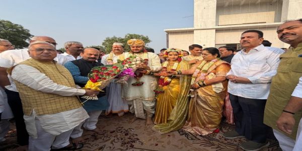 ವಿಜಯಪುರದಲ್ಲಿ ಯತ್ನಾಳ ಪುತ್ರನ ವಿವಾಹ ಸಮಾರಂಭ: ರಾಜಕೀಯ ಗಣ್ಯರ ಸಾನ್ನಿಧ್ಯ