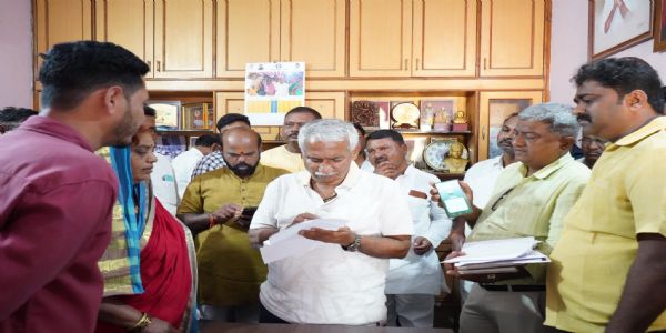 ಸಚಿವ ಆರ್.ಬಿ. ತಿಮ್ಮಾಪುರರಿಂದ ಸಾರ್ವಜನಿಕ ಅಹವಾಲು ಸ್ವೀಕಾರ