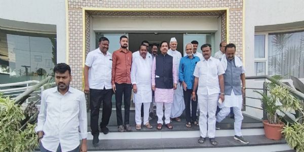 ತೊರವಿಯ ನರಸಿಂಹ ದೇವಸ್ಥಾನದಲ್ಲಿ ಕೇಂದ್ರ ಸಚಿವ ಪ್ರಹ್ಲಾದ್ ಜೋಶಿ ದರ್ಶನ