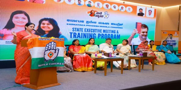 ಮಹಿಳೆಯರು ಗುರಿ ಇಟ್ಟುಕೊಂಡು ರಾಜಕಾರಣಕ್ಕೆ ಬರಬೇಕು:ಹೆಬ್ಬಾಳಕರ್