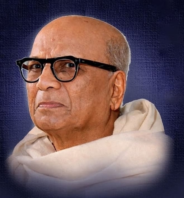 ಕೋಲಾರ ನಗರದ ಪತ್ರಕರ್ತರ ಭವನದಲ್ಲಿ ಜಿಲ್ಲಾ ಕಾರ್ಯನಿರತ ಪತ್ರಕರ್ತರ ಸಂಘದ ವತಿಯಿಂದ ಡಿ.ವಿ.ಗುಂಡಪ್ಪ ಅವರ ೧೩೯ ನೇ ಜಯಂತಿ ಆಚರಣೆ ಮಾಡಲಾಯಿತು.