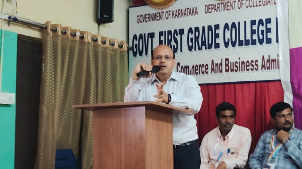 ಶಿಕ್ಷಣದ ಜತೆ ತಾಂತ್ರಿಕ ಕೌಶಲ್ಯಕ್ಕೆ ಹೆಚ್ಚು ಆದ್ಯತೆ ನೀಡಿ- ಜಿಲ್ಲಾಧಿಕಾರಿ ಡಾ. ಸುರೇಶ ಇಟ್ನಾಳ