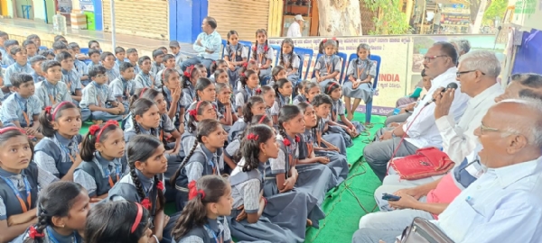 ಕಾರ್ಖಾನೆಗಳಿಗೆ ತುಂಗಭದ್ರಾ ನೀರು ರೈತರು ಬಂಡೇಳುವ ಕಾಲ ದೂರವಿಲ್ಲ: ಮೂಲಿಮನಿ