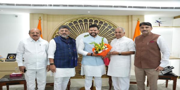 ಕಲ್ಯಾಣ ಕರ್ನಾಟಕ ವಿಮಾನ ನಿಲ್ದಾಣಗಳ ಕುರಿತು ಕೇಂದ್ರ ಸಚಿವರ ಜೊತೆ ಚರ್ಚೆ