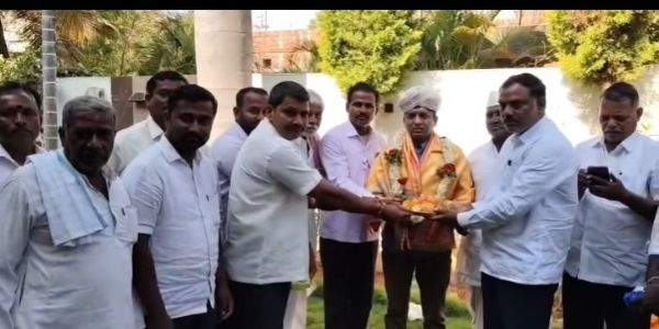 ಜಮಖಂಡಿ ಬ್ಯಾಂಕ್ ಆಡಳಿತ ಮಂಡಳಿಗೆ ನಾಮನಿರ್ದೇಶಿತರಾದ ಶಿವಪ್ಪಾ ಗಳವೆ ಅವರಿಗೆ ಅಭಿನಂದನೆ