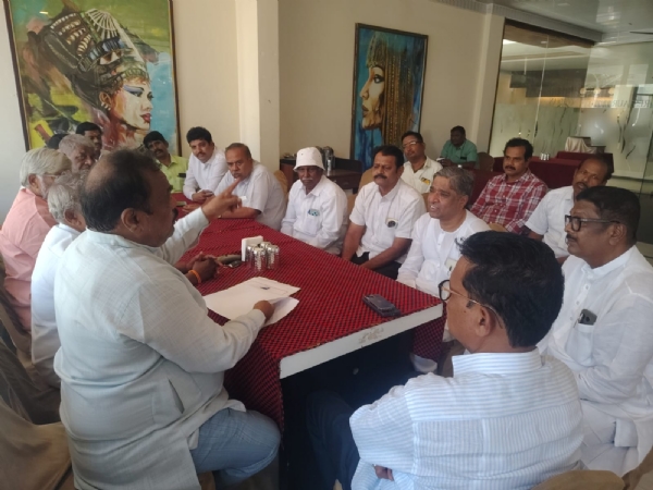 ಬಳ್ಳಾರಿ : ಜಿಲ್ಲೆಯ ರೈಲ್ವೆ ಅಭಿವೃದ್ಧಿಗಾಗಿ ಸಂಸದರ ಜೊತೆ ಚರ್ಚೆ