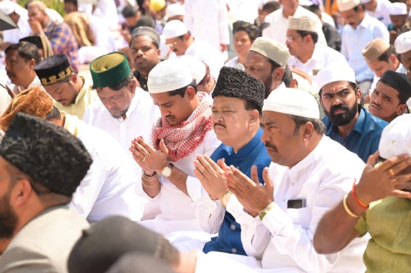 ಬಳ್ಳಾರಿ : ಸಂಭ್ರಮದ ರಂಜಾನ್ ಆಚರಣೆ