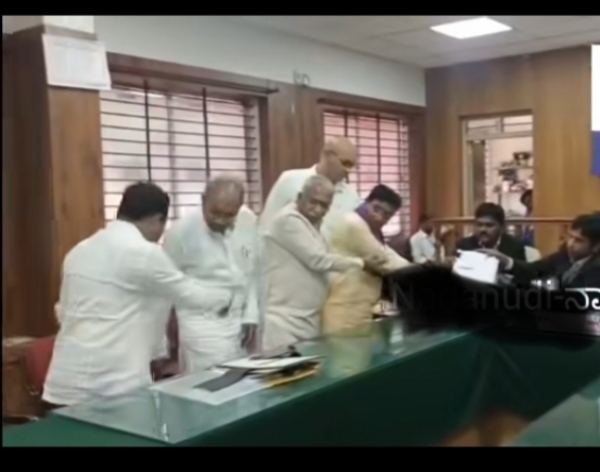 ನಾಮಪತ್ರ ನಾಮಪತ್ರ