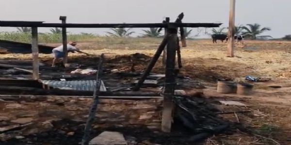 ಆಕಸ್ಮಿಕವಾಗಿ ಬೆಂಕಿ ತಗುಲಿ ಆಕಳು, ಕರು ಸಂಜೀವ ದಹನ