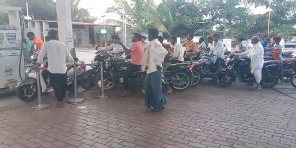 ನರಗುಂದ ಪಟ್ಟಣದಲ್ಲಿ ಪೆಟ್ರೋಲ್ ಅಭಾವ