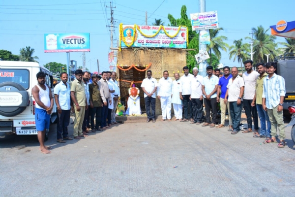 ಶ್ರೀ ಬಸವಶ್ರೀ ನೌಕರರ ಪತ್ತಿನ ಸಹಕಾರ ಸಂಘದಿಂದ ಸಾರ್ವಜನಿಕರಿಗೆ ಶುದ್ಧ ಕುಡಿಯುವ ನೀರಿನ ಅರವಟಿಗೆ