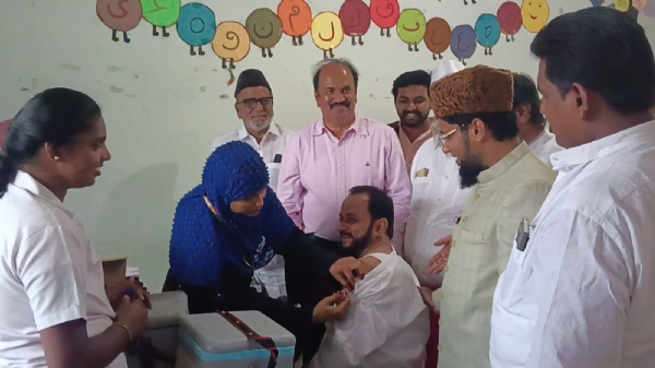 ಬಳ್ಳಾರಿ: ಹಜ್ ಯಾತ್ರಿಕರಿಗೆ ಆರೋಗ್ಯ ಜಾಗೃತಿ ಹಾಗೂ ಲಸಿಕಾ ಶಿಬಿರ ಬಳ್ಳಾರಿ: ಹಜ್ ಯಾತ್ರಿಕರಿಗೆ ಆರೋಗ್ಯ ಜಾಗೃತಿ ಹಾಗೂ ಲಸಿಕಾ ಶಿಬಿರ